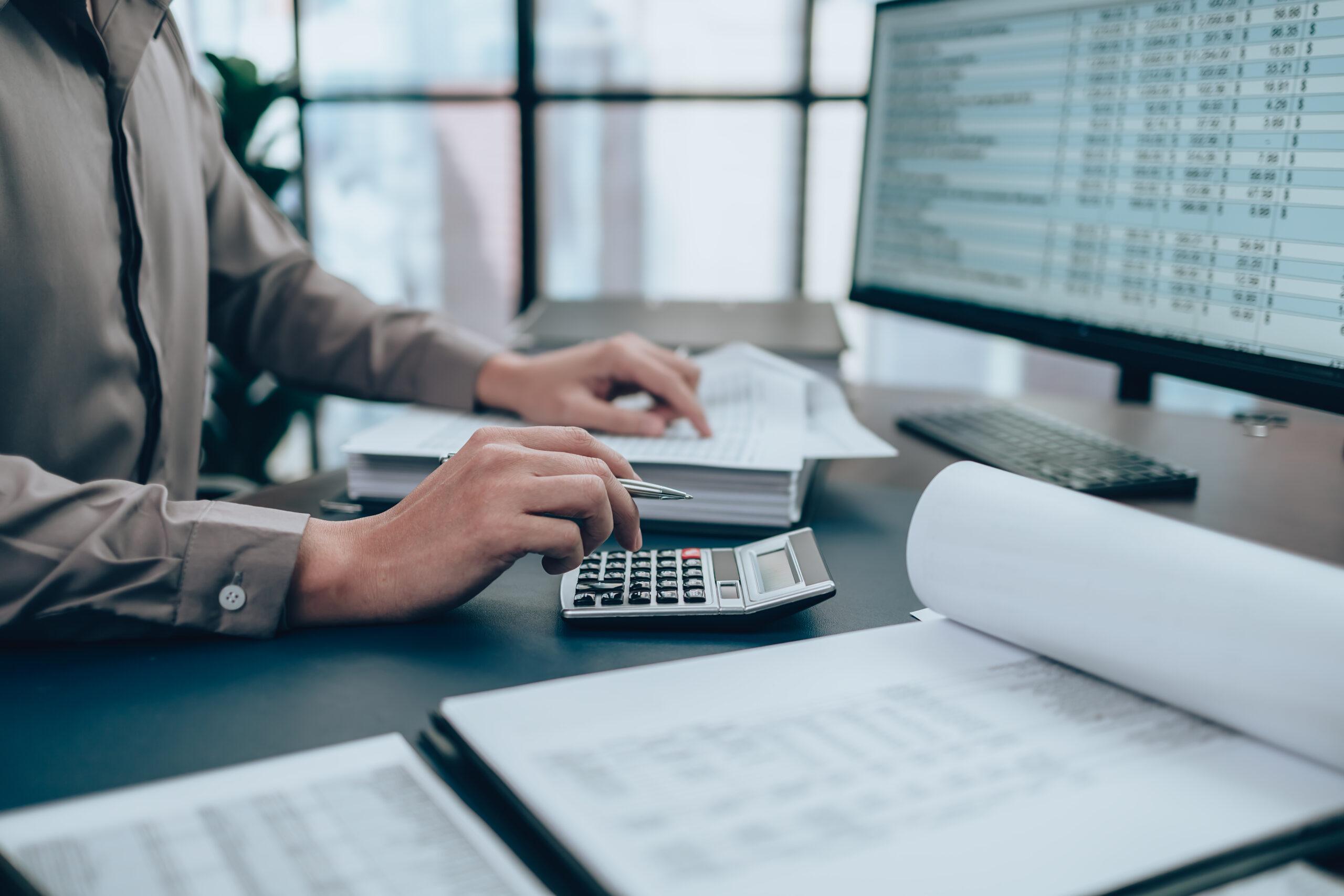desk working for invoice finance